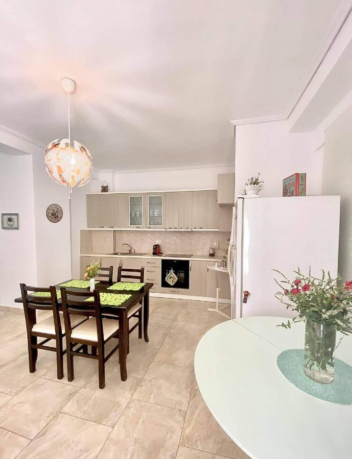 Iraa'S Apartment Sarande Luaran gambar