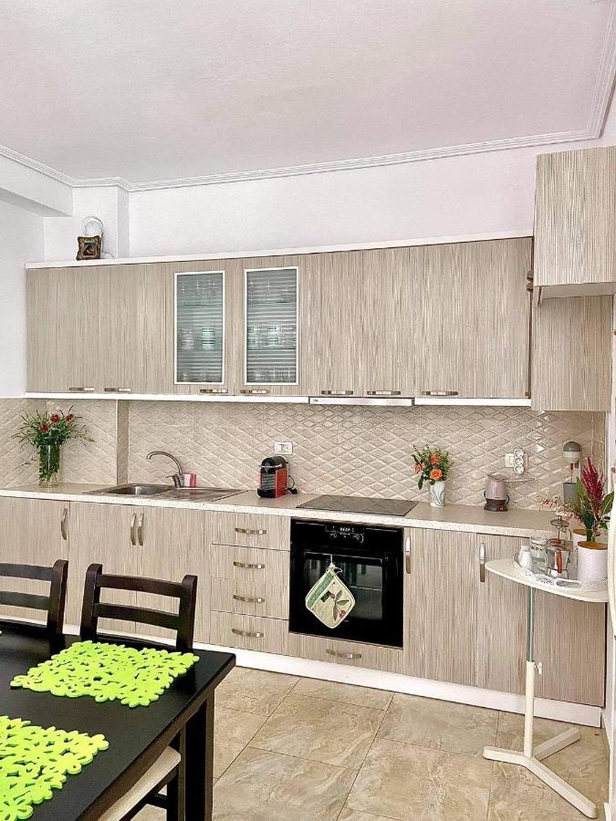 Iraa'S Apartment Sarande Luaran gambar