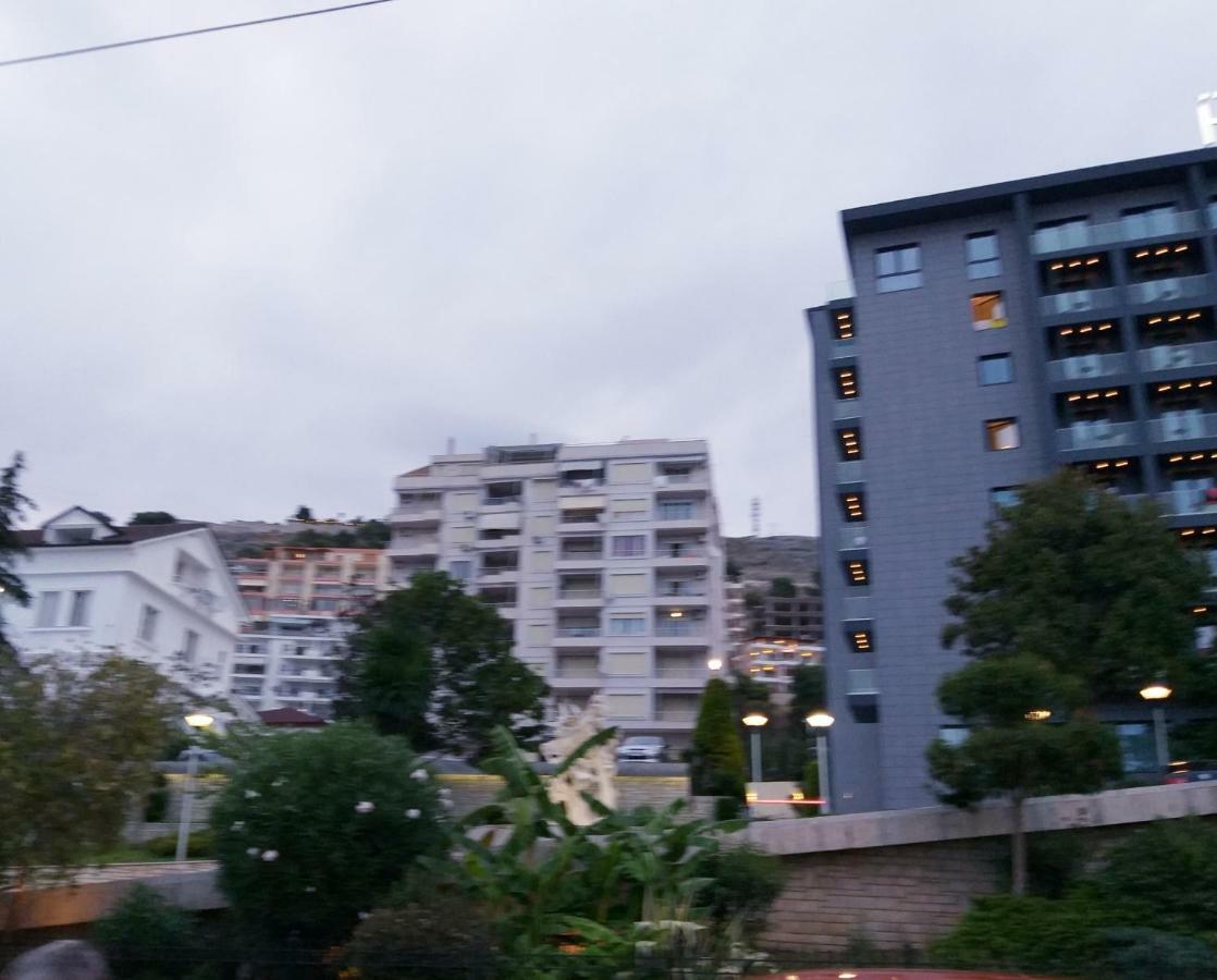Iraa'S Apartment Sarande Luaran gambar